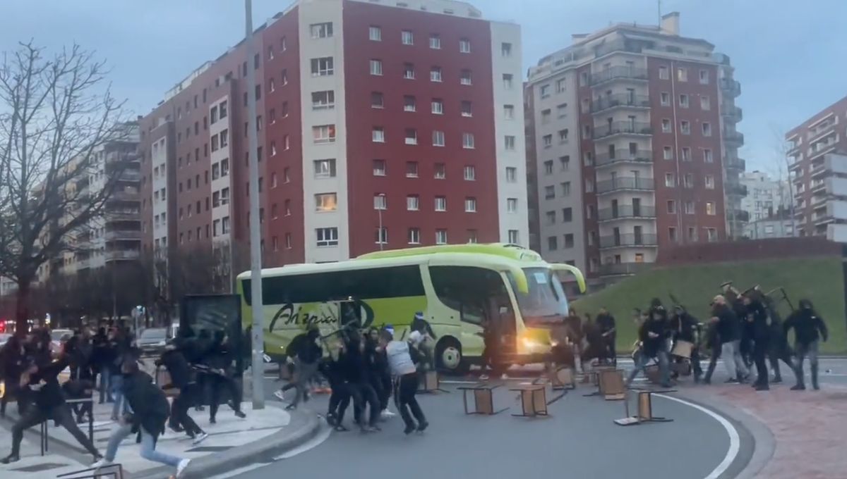 Batalla campal en Anoeta: La policía detiene a cinco ultras y no descarta más