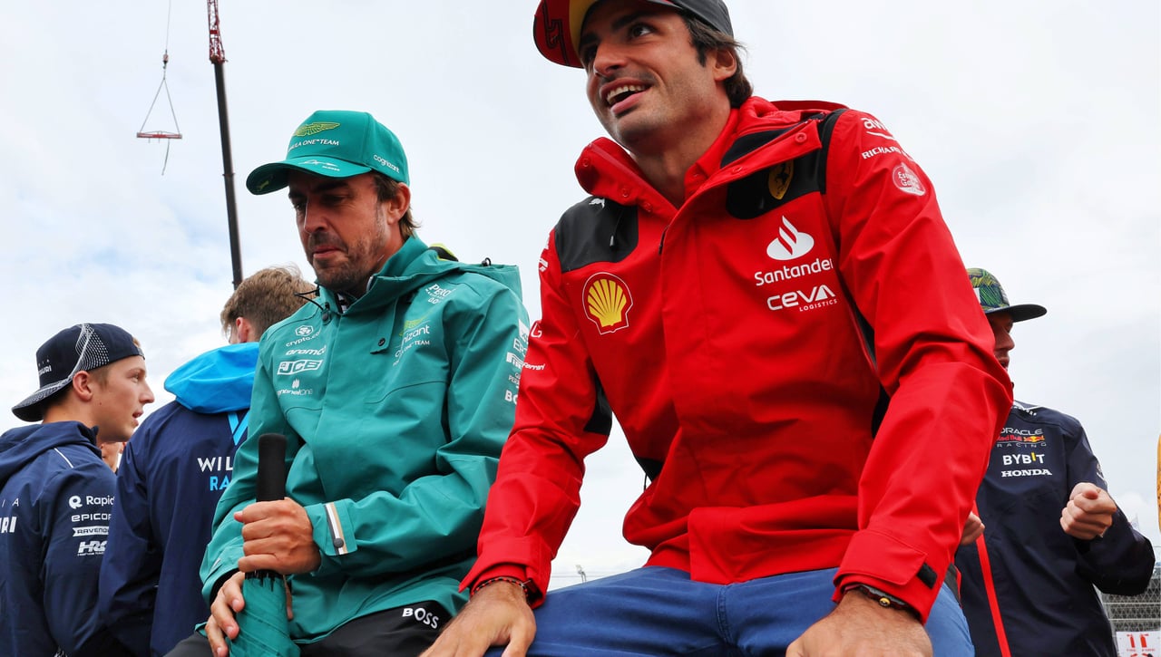 Carlos Sainz por Fernando Alonso en Aston Martin