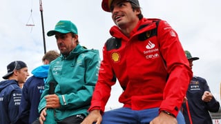 Carlos Sainz por Fernando Alonso en Aston Martin