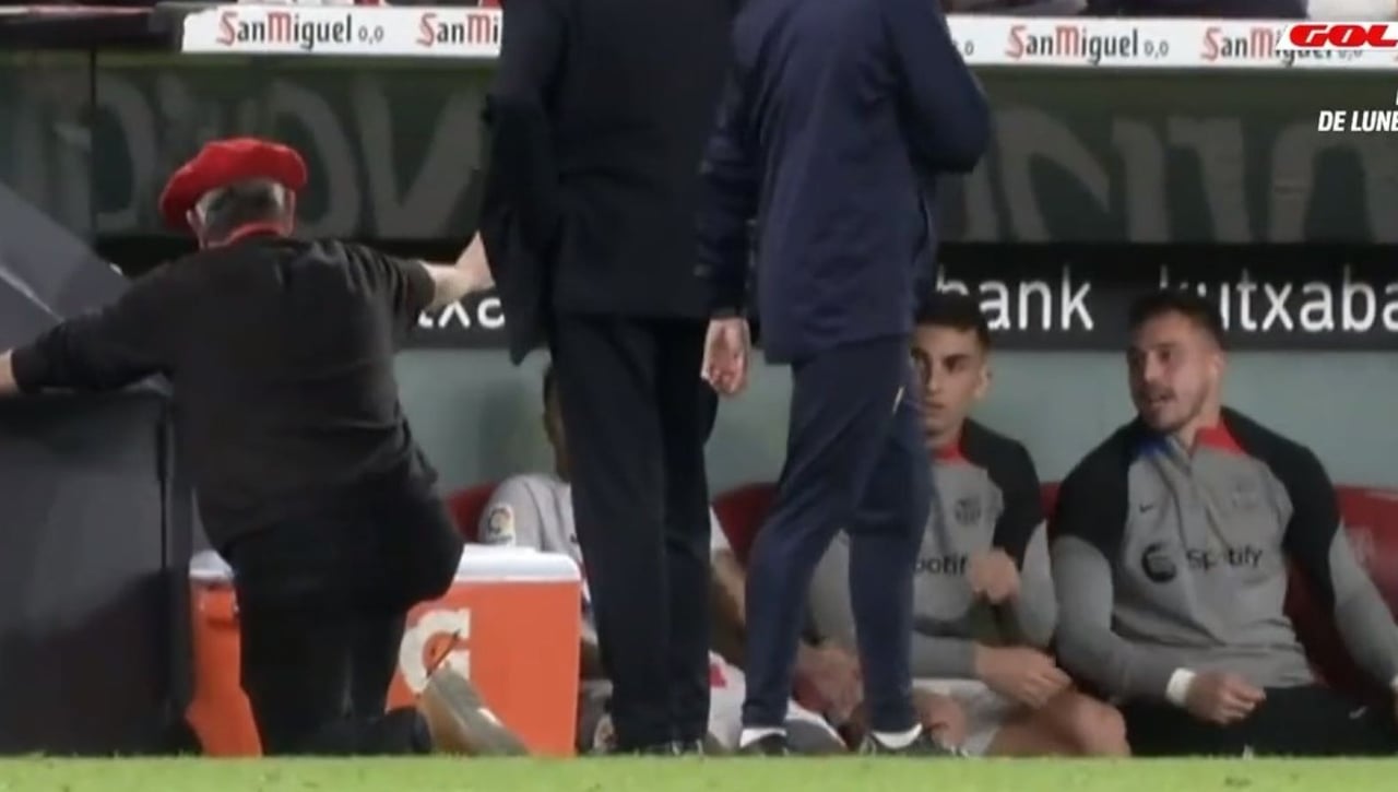 El pique del banquillo del Barcelona con un 'segurata' del Athletic Club