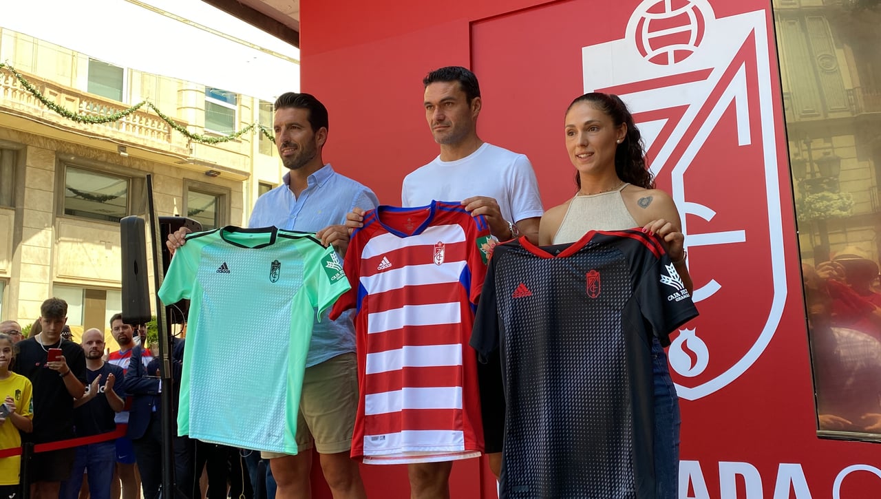 El Granada CF presenta sus nuevas equipaciones para la temporada 2022/23