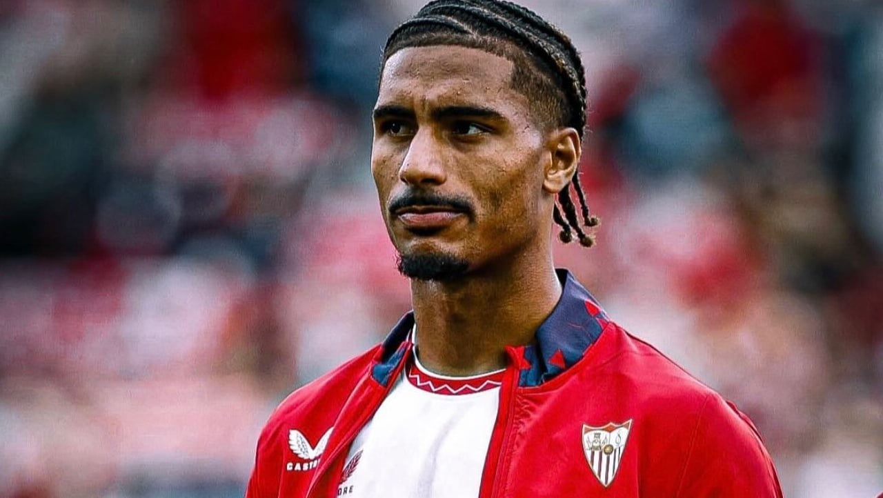 Movimiento clave en el Aston Villa para el fichaje de Badé