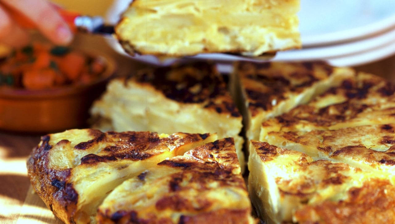 El CIS zanja el debate eterno sobre la tortilla de patatas en España
