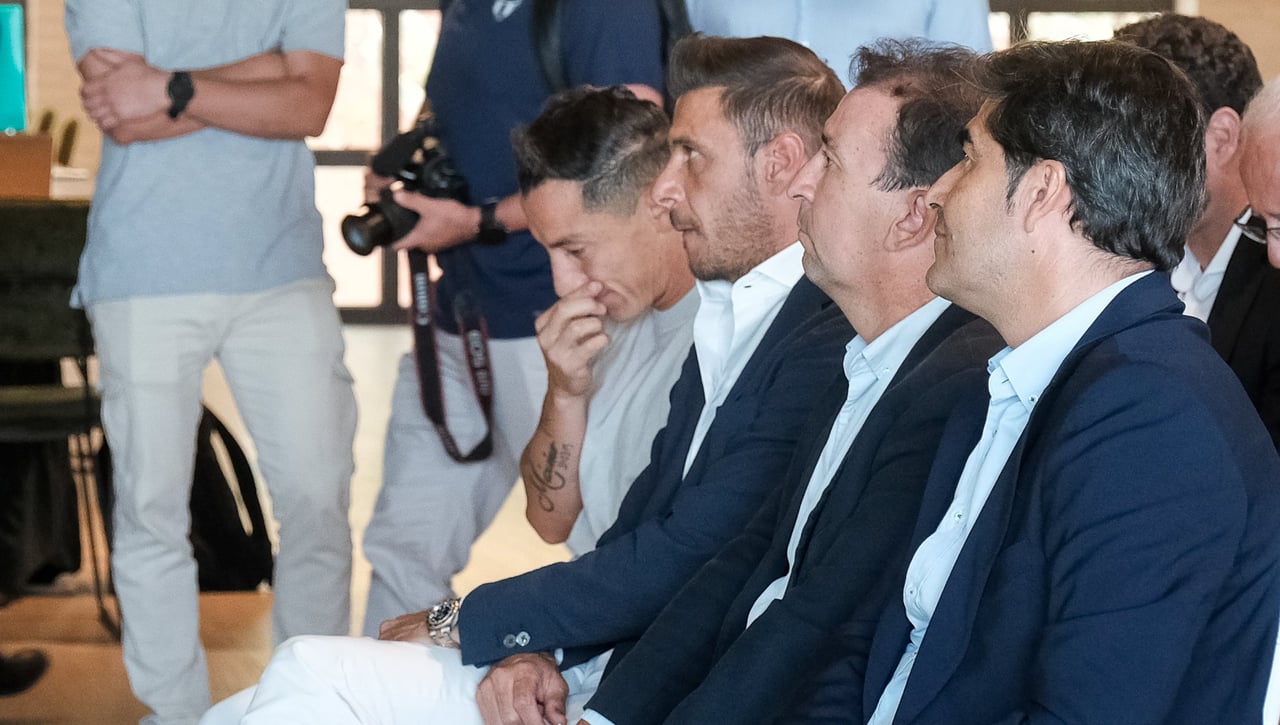 Los primeros 'fichajes' de Joaquín, el novato