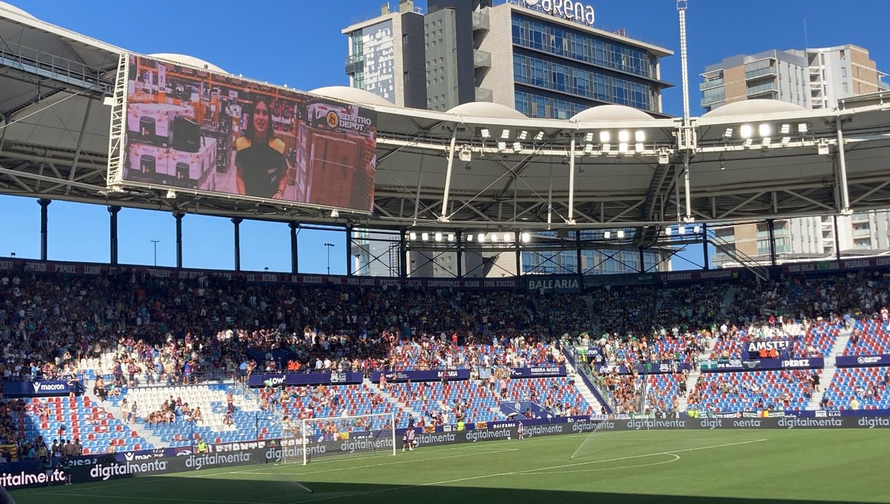 Tebas contesta a Bellerín: "Se repartieron gorras, pero faltó hacerlo con el agua"