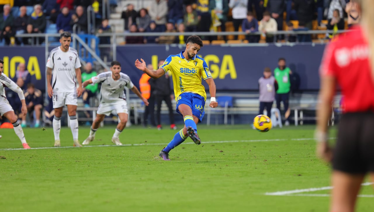 Resumen jornada 19 de LaLiga Hypermotion: El Oviedo llama a la puerta y el Cádiz toma aire