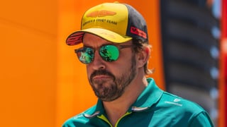 Fernando Alonso amenaza en plena pista a Hamilton