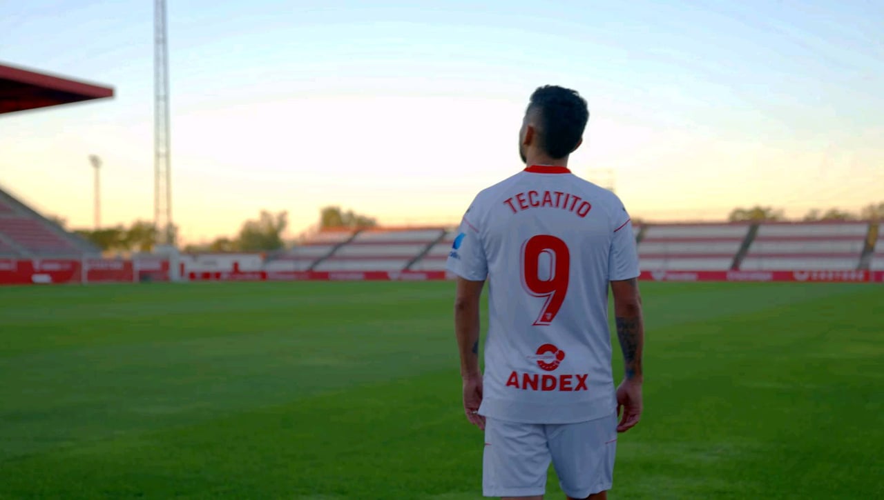 El Tecatito Corona estudiará ofertas para salir del Sevilla