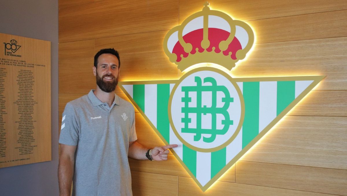 El capitán Almazán seguirá vinculado al Real Betis; Torres, no