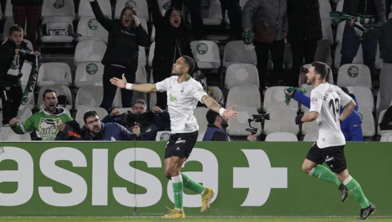El Real Racing de José Alberto López, uno de los máximos goleadores del fútbol nacional
