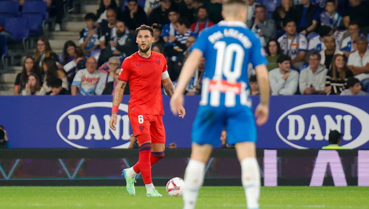 Gudelj, sobre Lukébakio: "No sé lo que está comiendo, pero que siga así"