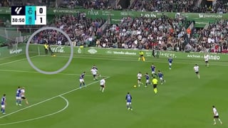 Insólito: el Racing empató ante el Oviedo con dos balones en el campo y un infiltrado