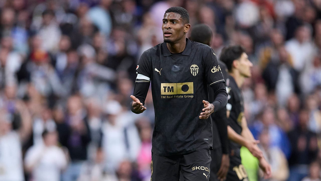 El Milan sigue interesado en la contratación del valencianista Mosquera