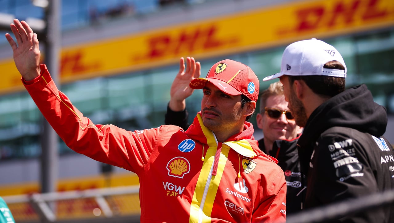 Dan marcha atrás y vuelven a por Carlos Sainz