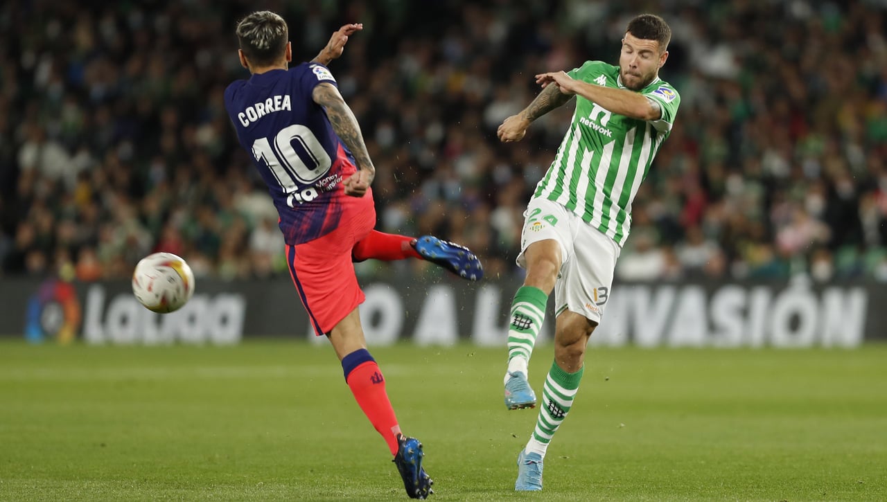 Los arbitrajes por los que Atlético de Madrid y Betis están enfadados con Gil Manzano y Estrada Fernández