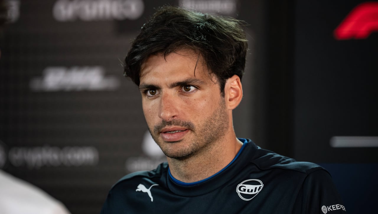 Carlos Sainz apunta a Aston Martin