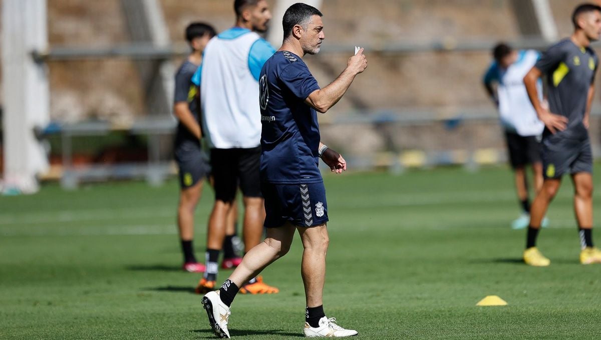 García Pimienta opina sobre el penalti que dio la victoria al Valencia