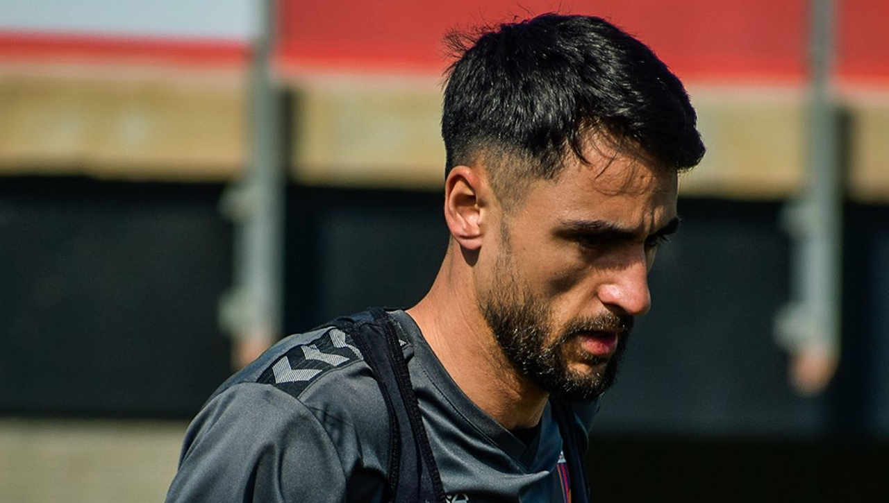 Sporting de Gijón, Huesca y Burgos tras el mismo fichaje