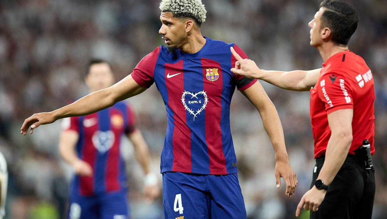 El Barça, con la mosca detrás de la oreja por Araújo