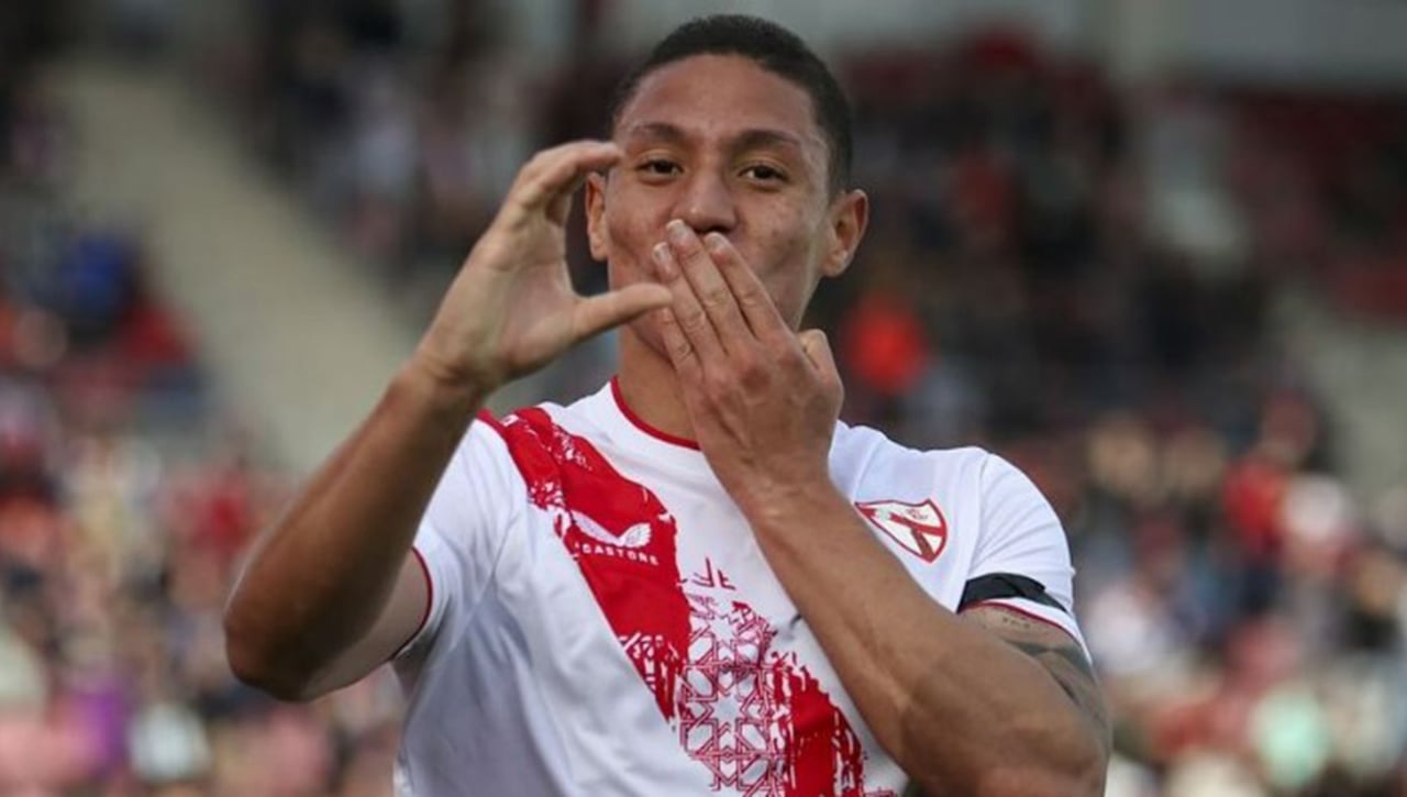 Mateo Mejía asombra y convence a Quique como alternativa