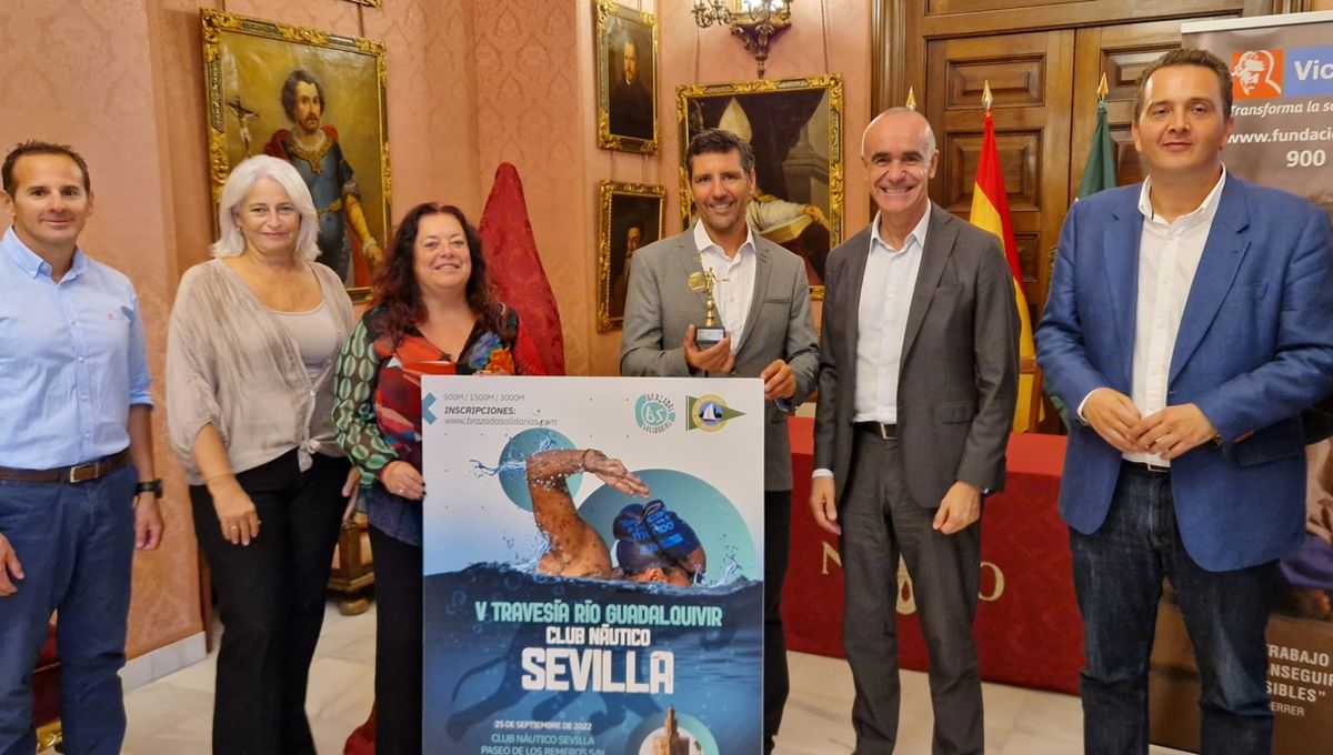 El Ayuntamiento de Sevilla apoya la V Travesía Río Guadalquivir