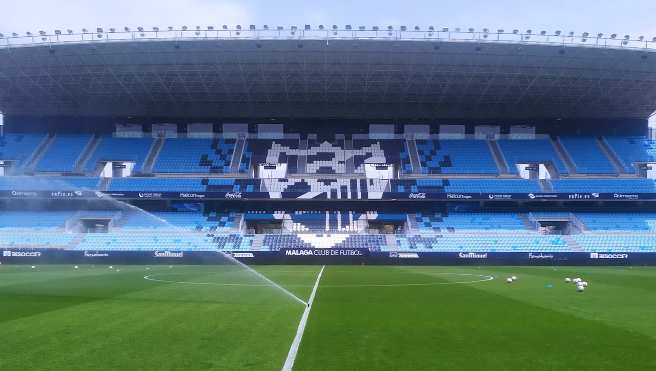 El Málaga responde a las críticas con una pintada en los aledaños de La Rosaleda