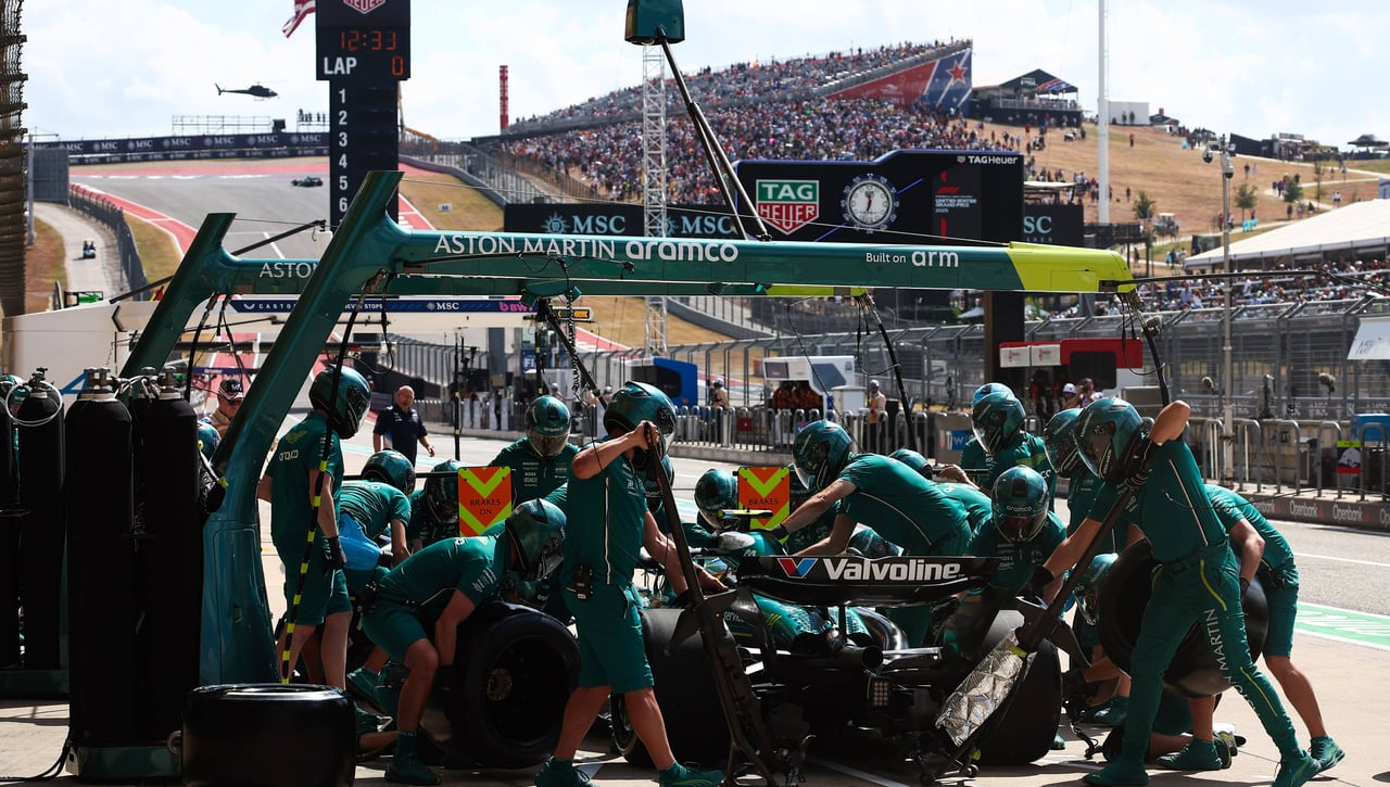 Fernando Alonso sufre las peores consecuencias de la guerra de McLaren en Austin