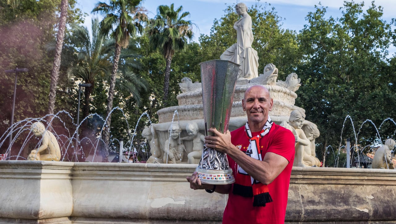 El augurio de Monchi, que aprovecha la efeméride para marcar territorio