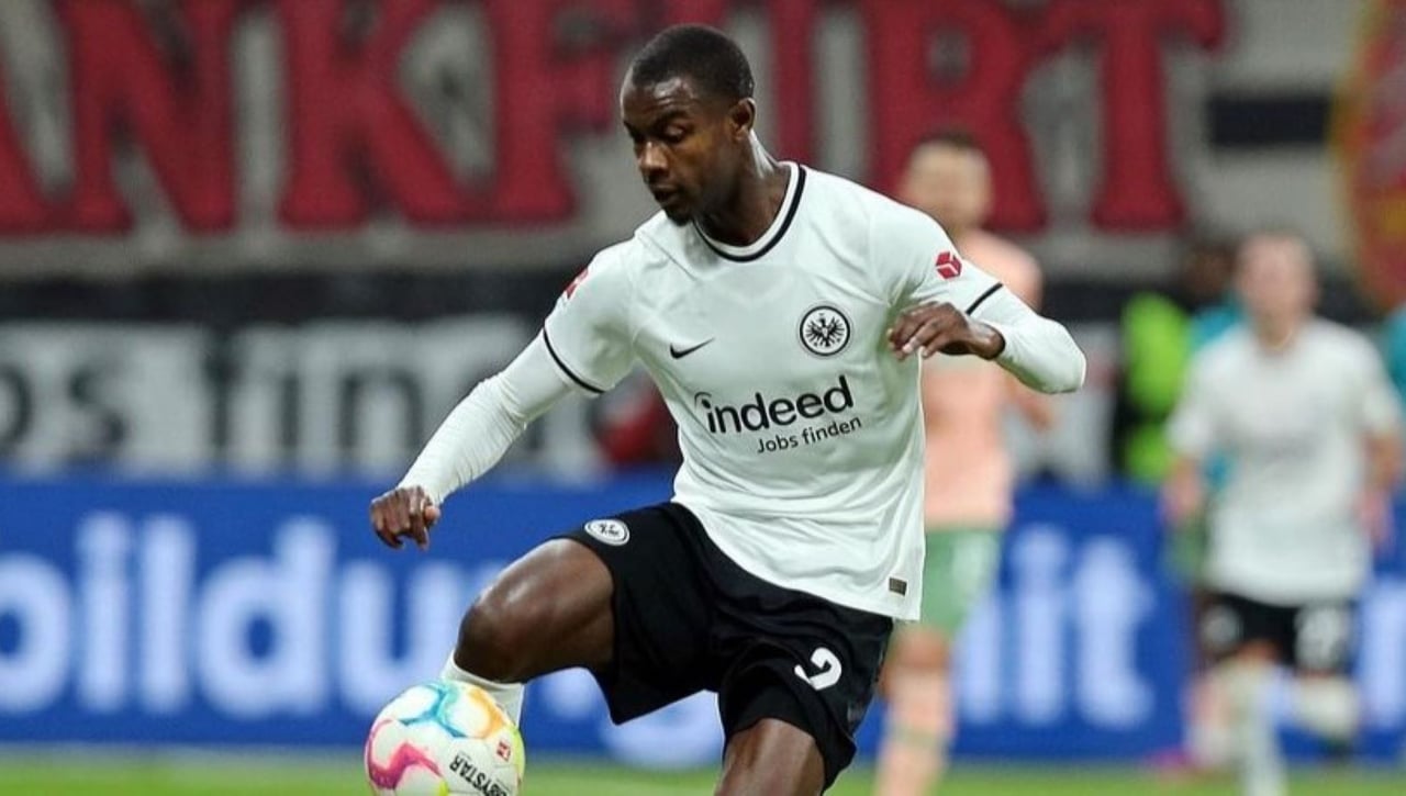 N'Dicka y la posible caída de un pretendiente