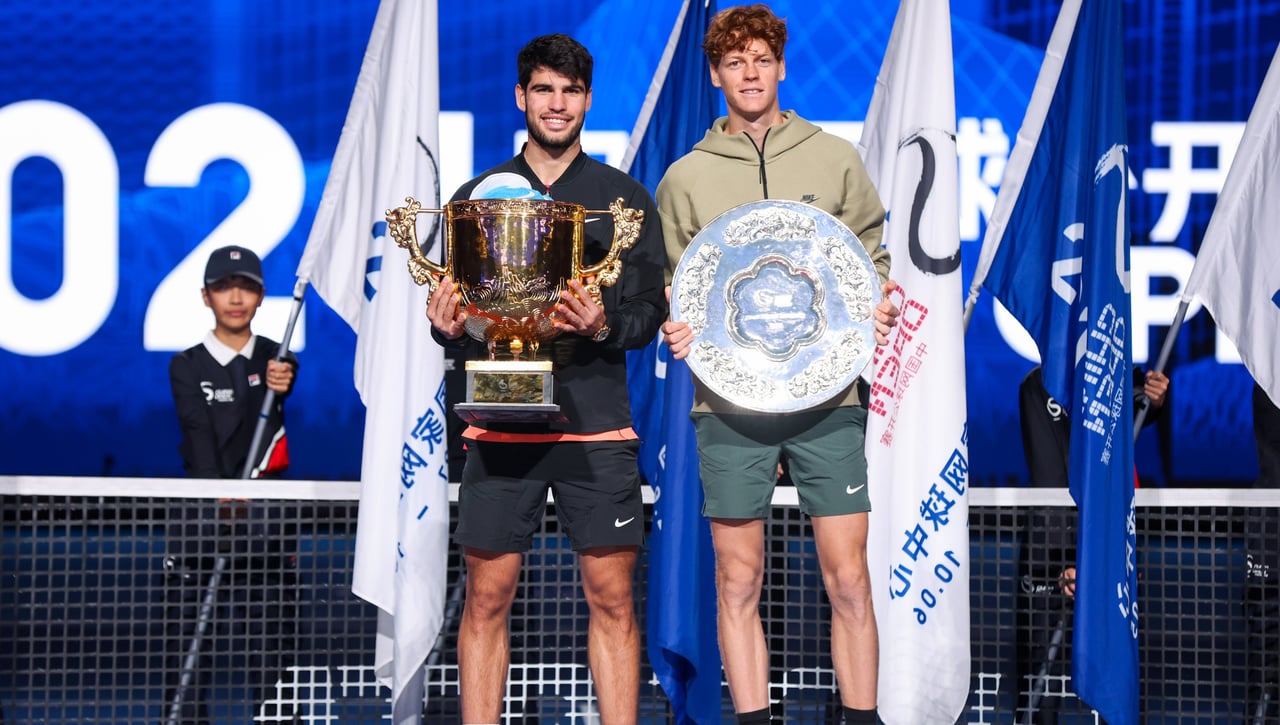 Carlos Alcaraz le pone fin a su sufrimiento en Pekín