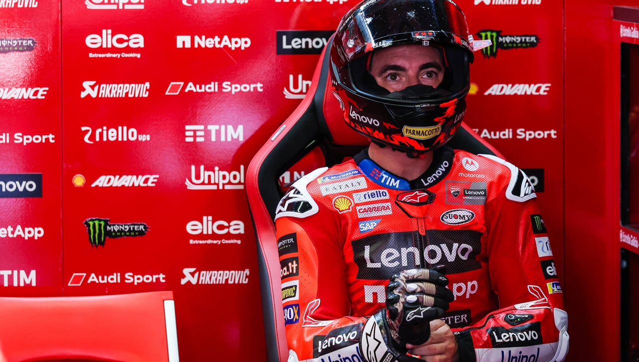 Bagnaia planta cara a Marc Márquez en Assen