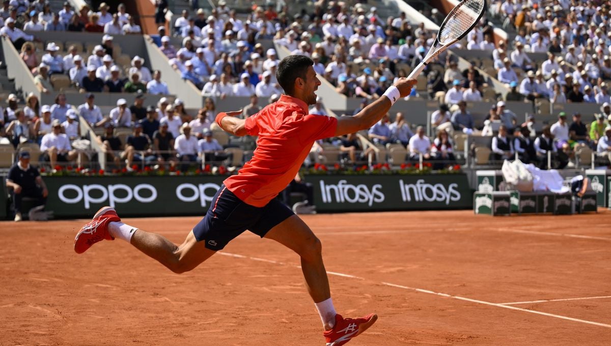 Djokovic lo pasa mal, pero reacciona y ya está en semifinales de Roland Garros