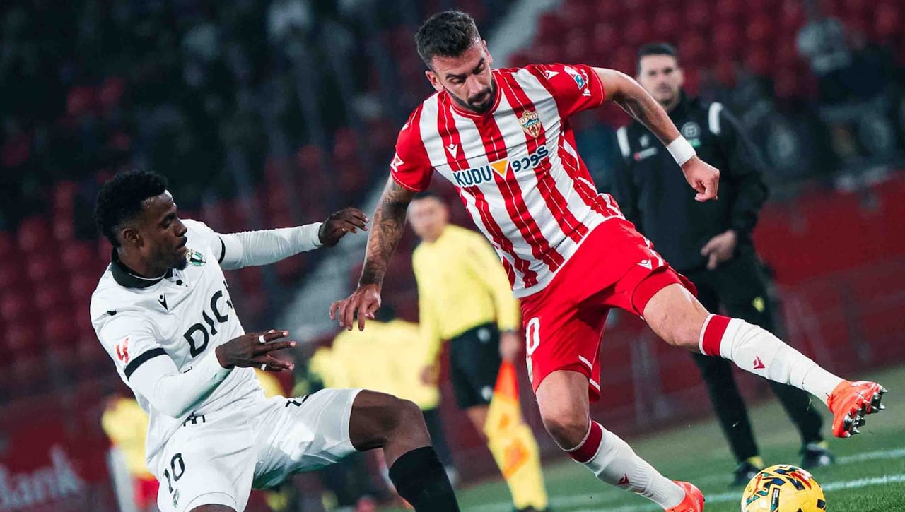 Así queda la clasificación de LaLiga Hypermotion tras los tropiezos de Las Palmas y Almería