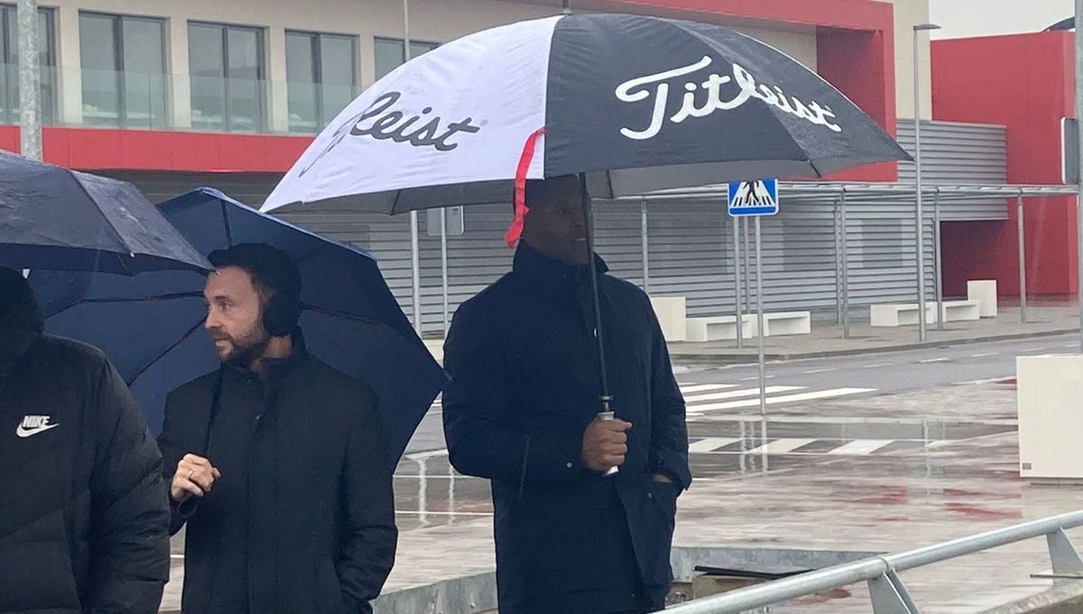Una visita inesperada en plena tormenta para Diego Alonso en el Sevilla