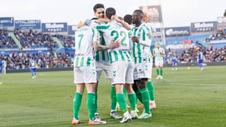 La afición del Betis quiere más madera arriba