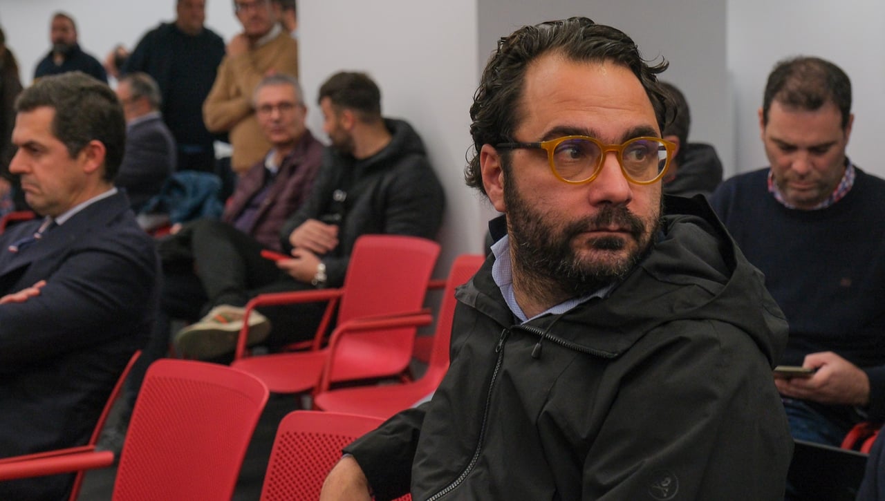 Nuevo paso de Víctor Orta en busca de la reacción