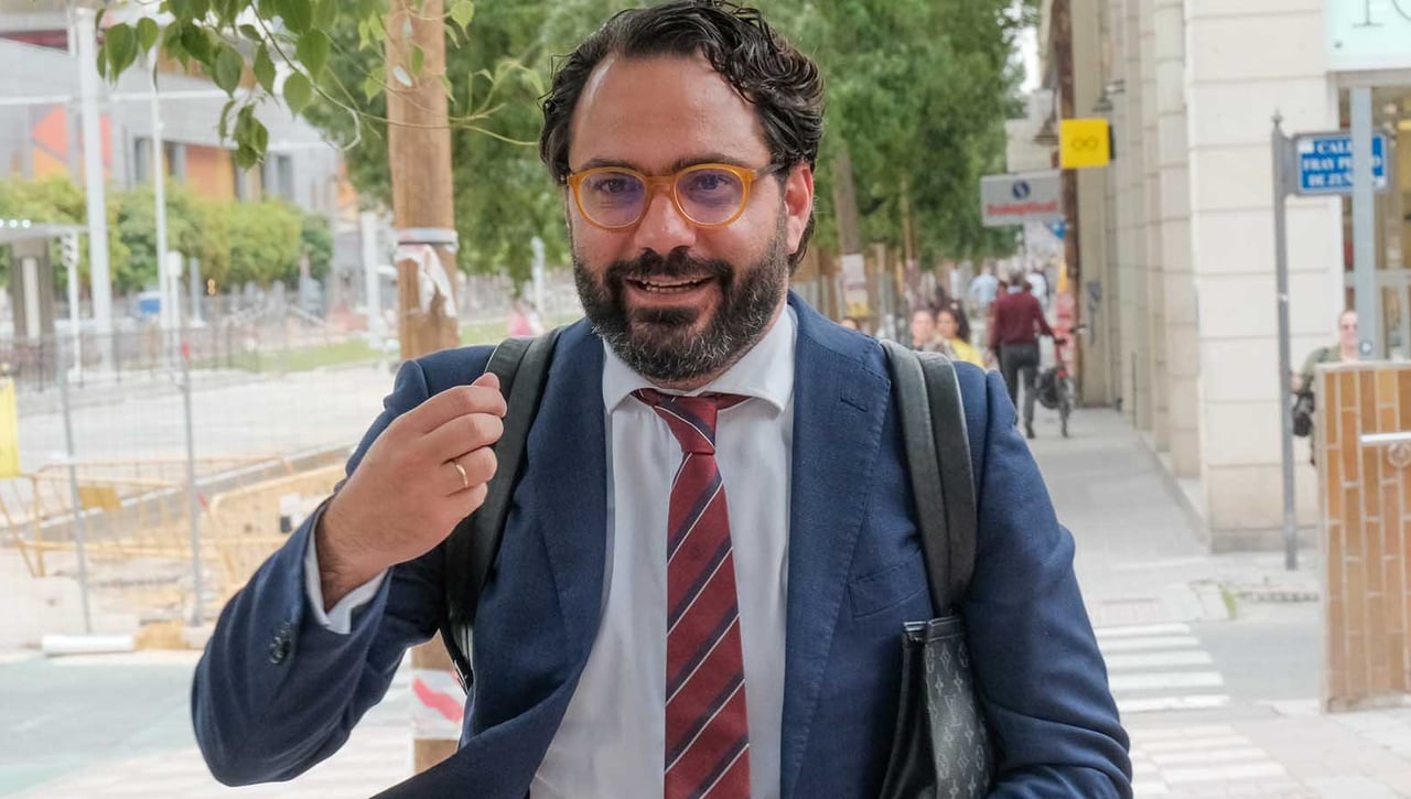 La intención del Sevilla con Víctor Orta en pleno fuego cruzado