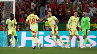 Los jugadores de la Selección española no bajan los brazos