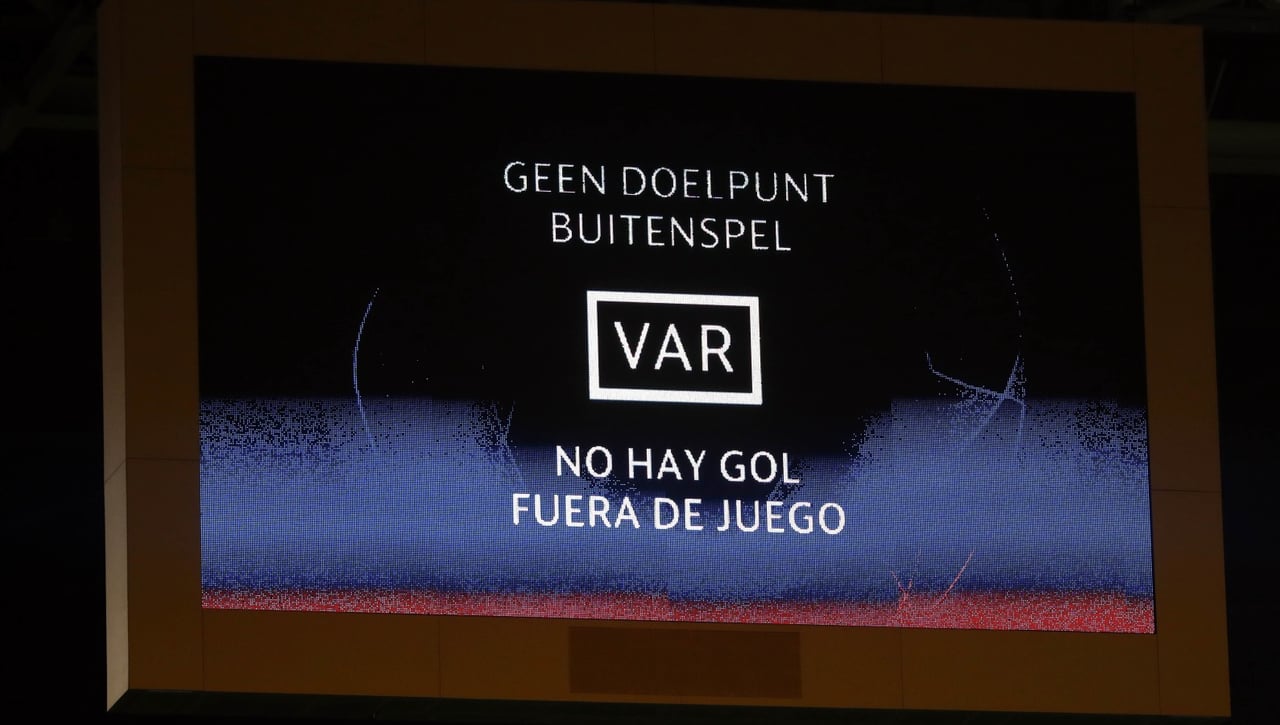 Novedad en el arbitraje: El VAR explicará sus decisiones en directo
