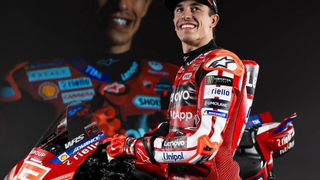 Marc Márquez ya tiene moto para defender el título: Ducati presenta su GP26 del centenario