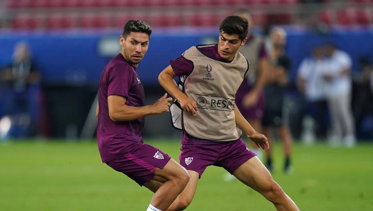 Montiel regresa al Sevilla y aviva los rumores sobre Juanlu 