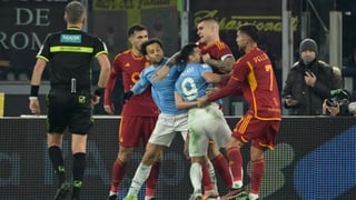 Mourinho mete el dedo en la llaga tras el mal debut de Huijsen y el bochornoso espectáculo de los ultras de Lazio y Roma