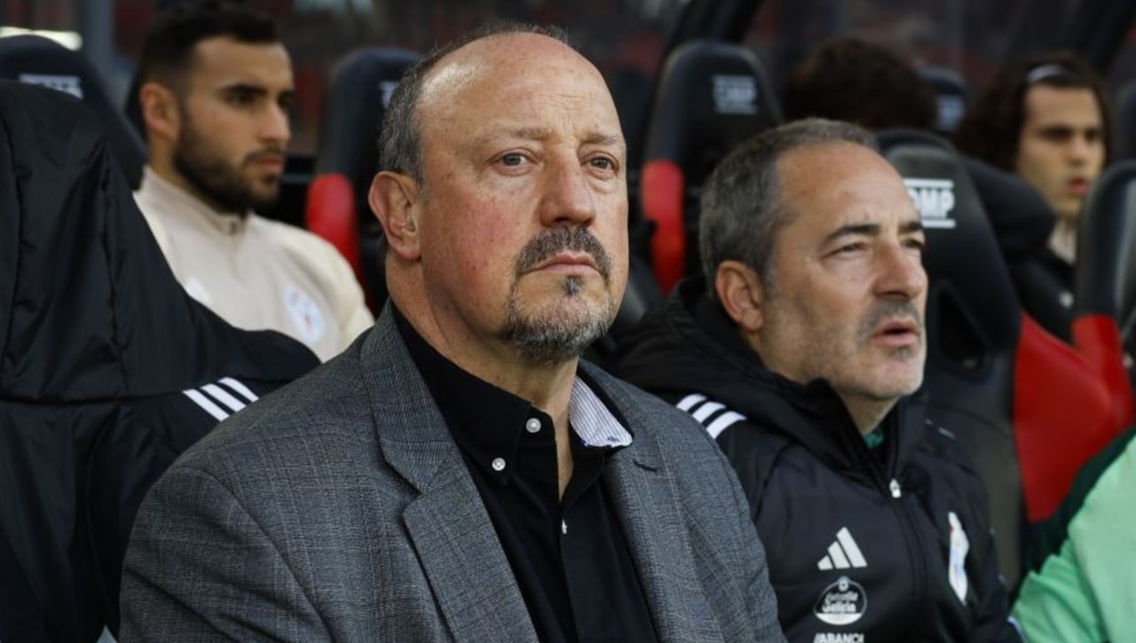 Rafa Benítez señala a la delantera millonaria del Valencia