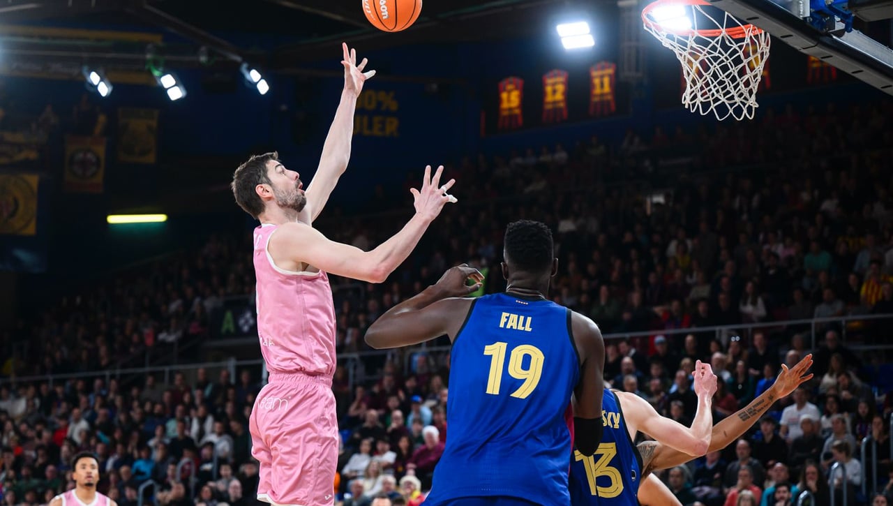 El Barça ahonda en su crisis y el Valencia aguanta el pulso de Unicaja