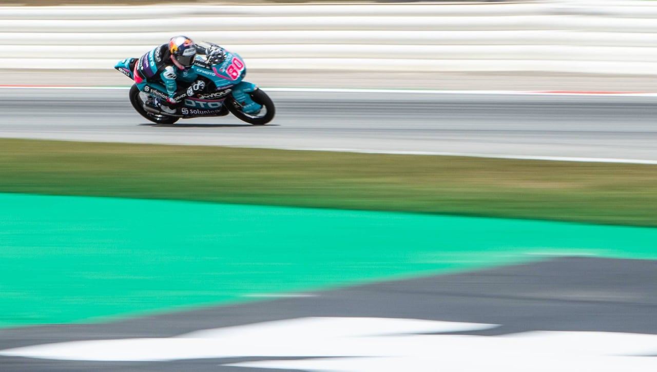 El sevillano Rueda sube al podio en otro festival de David Alonso en Moto3