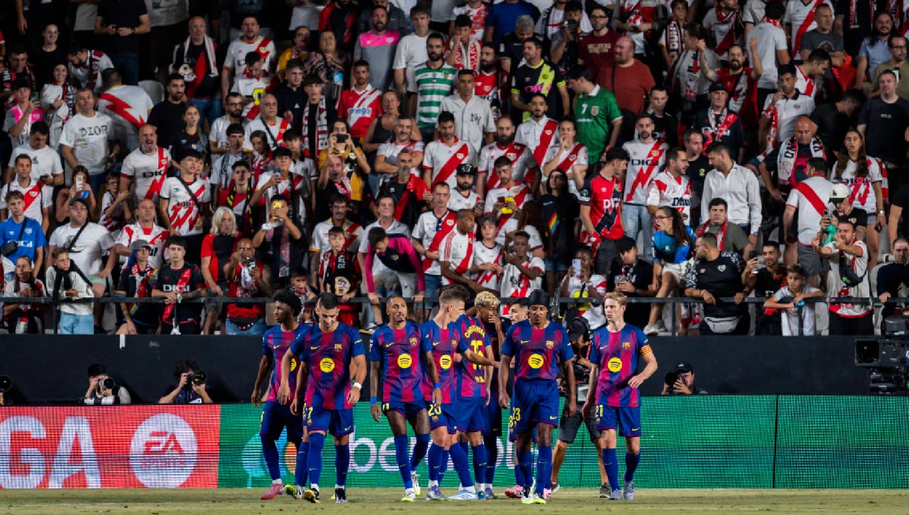 Proponen una multa al aficionado del Rayo que impidió a los jugadores del Barça entregar sus camisetas a la grada