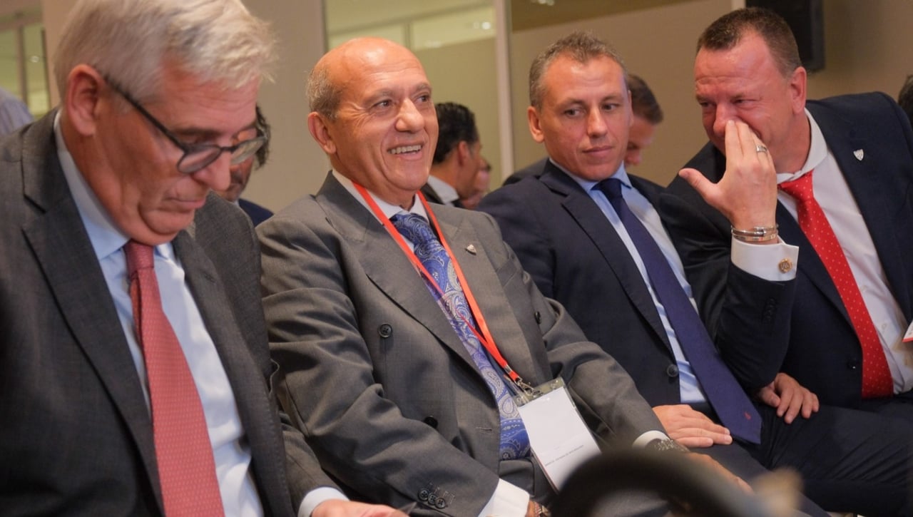 El palo de Del Nido Benavente a Del Nido Carrasco por las grandes pérdidas y la camiseta