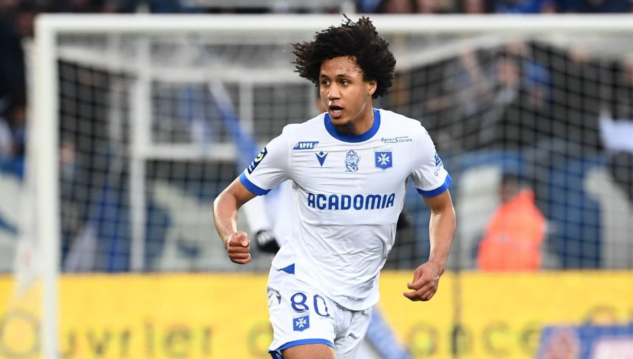 Massengo, una joven alternativa para el pivote del Betis