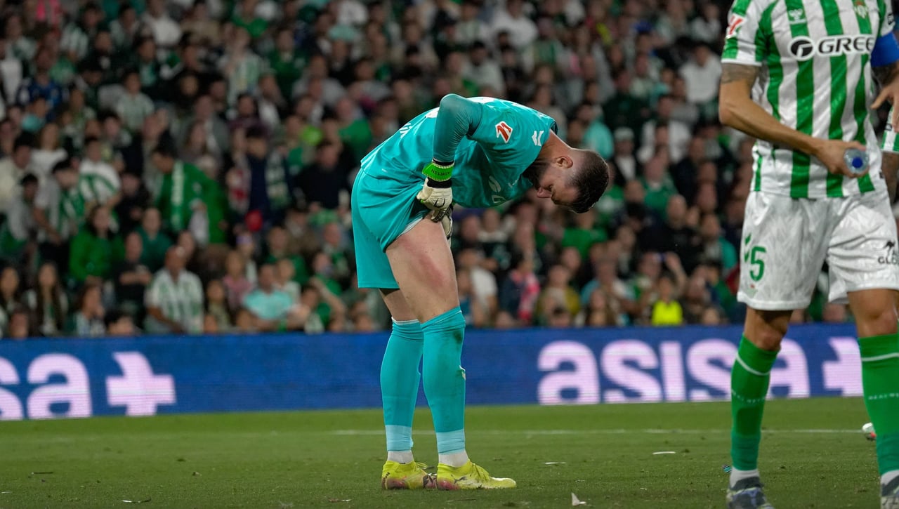 Adrián: "La primera parte la hemos regalado; hemos estado apáticos"