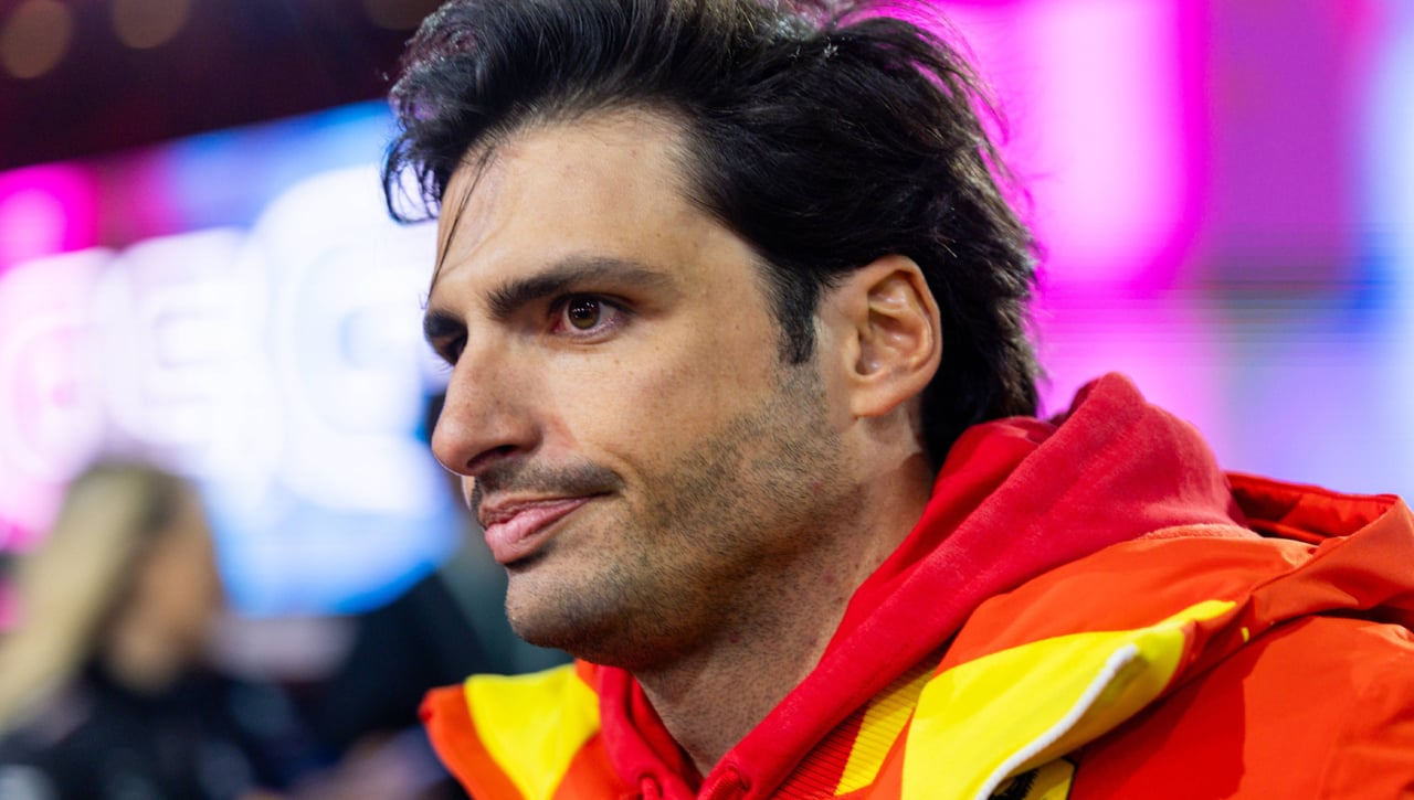 Sainz responde a Fernando Alonso en Qatar